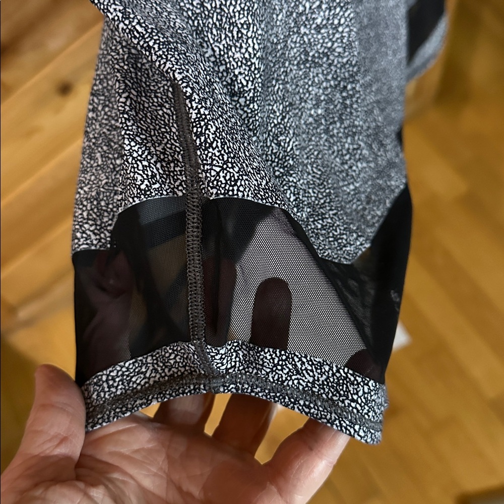 Lululemon Swiftly Tech Racerback 8 Gray & Black Tank - Picture 6 of 6